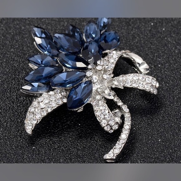 Bouquet Crystal Vintage Pin Brooch - Picture 2 of 4